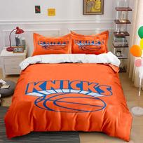 Knicks  logotipas su krepšiniu.  Patalynės komplektai Antklodžių užvalkalų komplektai Antklodžių užvalkalai Pagalvių užvalkalai   (1*Antklodės užvalkalas 2*Pagalvių užvalkalai be antklodės įdaro) 135x200cm
