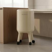 Cilindrinis šiukšliadėžė su atverčiamu dangčiu Minimalistinis Kreminės baltos spalvos 17,9L su ratukais Cream White 17.9L with Wheels gray