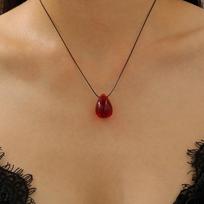 Vintage Red Resin Waterdrop Pendant Necklaces for Women Fashion Simplicity Leather Rope Collarbone Necklaces Jewelry Accessories