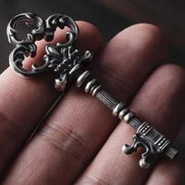 Vintage Pendant Creative Gift Baroque Key Necklace Pendant European Classical Art 50CM(Necklace Size)