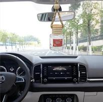 Mini Hanging Car Scent Diffuser Bottle, Glass Auto Air Freshener Pendant for Rearview Mirror, Car Interior Fragrance Ornament įvairiaspalvė spalva