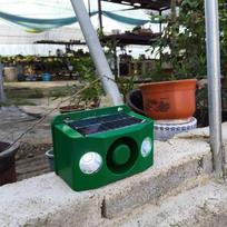 Outdoor Solar Powered Ultrasonic Animal Repellent with Flashing Lights Solar Ultrasonic Bird Repellent M žalia