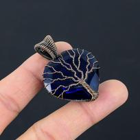 Lab-Created Blue Sapphire Gemstone Pure Copper Wire Wrapped Handmade Jewelry Pendant Jewelry 1.77 mėlyna