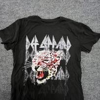 Def Leppard T-Shirt Mens Size M Black Graphic Band Rock Leopard Print Sleeve L