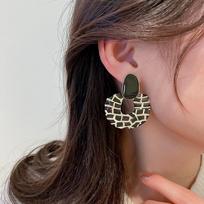 Acrylic Zebra Pattern Earrings Ins Fashion Exaggerated High-end Geometric Temperament Earrings for Women 1cm*3cm