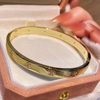 A Niche High-end Copper Micro Inlaid Zircon Bracelet for Female Couples, with a Plain Circle and Shiny Bracelet one size(17-20cm)
