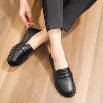 Vidutinio ir pagyvenusio amžiaus moterų pavasario ir rudens natūralios odos plokščiapadžiai mokasinai mamai, patogūs minkšto pado darbo batai 35 juoda