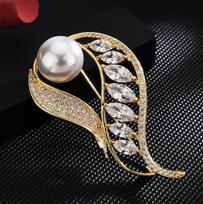 Fashion Crystal Women's Brooches Gold Color Flame Pearl Flower Lapel Pins Korean Style Accessories Corsage Pin