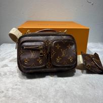 [Pre-Owned] Utility Crossbody Classic Monogram Adjustable Wide Shoulder Strap Coated Canvas Leather Camera Bag - Good #7KEWJC ONE SIZE