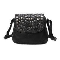 Minkštas PU odos moteriškas paštininko krepšys Atsitiktinis moteriškas peties crossbody krepšys Moteriškas vintažinis kniedėmis puoštas rankinukas Juodas black