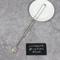 Drožinėta gėlių juostele Locket pakabukas karoliai Vintage žalvario atidarymo nuotraukų dėžutė
