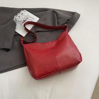Retro Chic Faux Leather Tote Bag for Women Solid Color Soft Texture Commuter Shoulder Crossbody Bag raudona