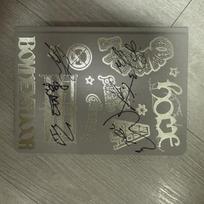 BOYNEXTDOOR (Boneck) also signed van