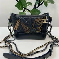[Pre-Owned] Gabrielle Metropolitan Series Limited Edition Badge Black Diamond Key Leather Chain Crossbody Bag Small - Very Good #M2PRZ7 ONE SIZE
