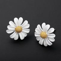 New Korean Daisy Flower Bee Stud Earrings For Women Sunflower Butterfly Zircon Asymmetrical Earring Party Jewelry Gift