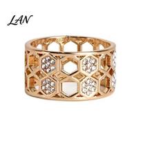 Fashion Scarf Ring Honeycomb Silk Ring, Hollow-out Bandana Slide Hollow Accessory Rhinestone Holder for Women Neckerchiefs Shawls Shirts Lightweight auksinė