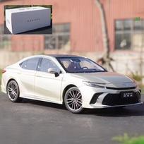 Toyota Camry 1/18 Alloy Car Model Diecast Metal Vehicles Car Model Miniature Scale Tall Simulation Collection Kids Toy Present white