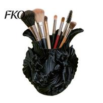 Elegant Pen Holder Makeup Brush Holder, with Thickened Stable Base, Fairies Decor Silk Dressing Table Organizer Texture Storage Box, for Pens juoda