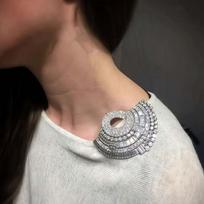 Full Drill Fan Neckline Clip Breast Needle Exquisite High-end Niche Personality Luxury Anti-light Pin