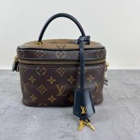 [Pre-Owned] Vanity Portable Monogram Makeup Bag - Excellent #11GDNAO ONE SIZE