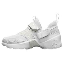 Jordan Trunner žemi krepšinio bateliai Balti Unisex 897997-100 36 platina/balta