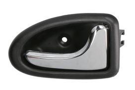 Durų rankena Priekis Dešinė (vidinė, chromuota/juoda) Tinka: OPEL VIVARO A; RENAULT CLIO II Ph I, CLIO II Ph II, MEGANE I, SCENIC I, TRAFIC II 01.96-08.14
