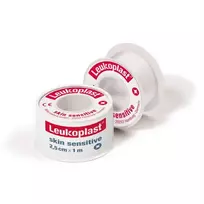 LEUKOPLAST Skin Sensitive silikonu dengtas medicininis pleistras plastikinėje ritėje 2,5 cm x 1 m N1