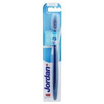 Jordan Ypač minkštas dantų šepetėlis tarpdančių valymui Clean Between Ultra Soft Toothbrush Blue