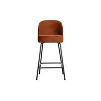 Raudonos plytų spalvos iš aksomo baro taburetė (sėdynės aukštis 64 cm) Vogue – WOOOD