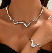 Women's Jewelry Set: Liquid Metal Twisted Design Choker And Bracelet One Size sidabras
