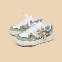Korean version of board shoes for girls sports and leisure shoes for women 2025 new cute girls versatile breathable platform bread shoes 35 žalia