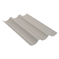 Gaminimo ir stalo įrankiai | Virtuvės indai // Stalo indai // Forma do bagietek perforowana, 3 rowki, stal węglowa, powłoka nieprzywierająca, beżowa, 38×24,5 cm, kinghoff, kh-1970