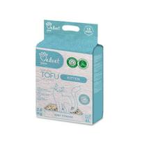 Kačių kraikas Velvet Paw tofu su kūdikių pudros esencija, 1,5 mm granulės, VELVET PAW TOFU kačiukų kraikas su kūdikių pudros esencija pagamintas iš 100 % natūralios žirnių ląstelienos, be jokių sintetinių priedų ir dažiklių. Jis greitai sugeria drėgmę, neutralizuoja nemalonius kvapus ir yra ypač švelnus jautrioms jūsų katės pėdu