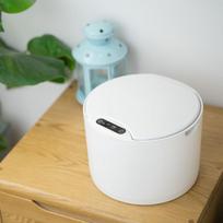 Mini išmanusis stalo šiukšliadėžė su automatiniu jutiklio jungikliu Kosmetikos laikymo šiukšliadėžė su mažu minimaliu užsakymo kiekiu 5L namams, biurui 5 L balta