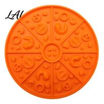 Anti-choke Pet Feeding Mat Soft Silicone Lick Mat Slow Food with Strong Suction Cup Multi-Grid Pizza Shape Dog Eating Bowl Accessory for Preventing M oranžinė