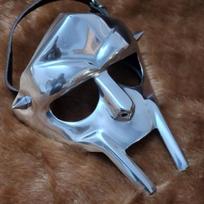 MF Doom kaukė, plieninė gladiatorių kaukė, šarvai, rankų darbo nešiojami Doom veido dangteliai, šarvai Helovino dovanos