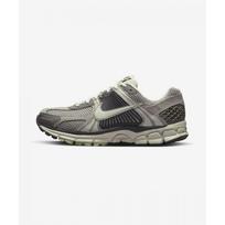 Nike Zoom Vomero 5 W   Cobblestone  Light Bone  Medium Ash  Light Bone  Fb8825 001 230