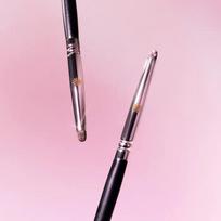 315 Under-eye Point Brush