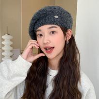Women's Korean Style Woolen Beret: Versatile, Solid Color, Knitted, Warm, Windproof, with Metal Label for Autumn and Winter One Size tamsiai pilka spalva