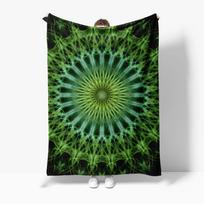 Vibrant Fractal Kaleidoscope Pattern Throw Blanket - Geometric Abstract Green Throw for Sofa Bed Bedroom Decoration Gift Size: 75*100cm, Weight: 230 GSM