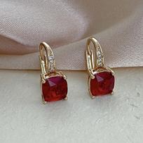 Vintage Ear Cuff and Stud Earrings Set - Light Elegant Design for Women, Trendy and Stylish Daily Accessories One Size raudona