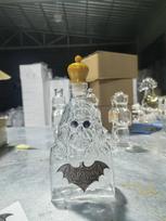 Ozzy Osbourne atminimo viskio grafinas -  Amžinasis Roko Lordas  Kolekcinė alkoholio butelis, Baro dekoracija roko gerbėjams