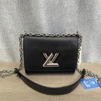 [Pre-Owned] Twist Chain Shoulder Bag Medium Black - Very Good #M9XATP ONE SIZE