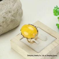 Natural Beeswax Rose Gold Women's Ring with Pigeon Egg Inlay geltona