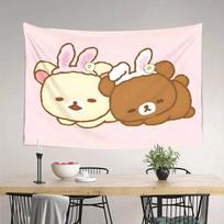 Rilakkuma spausdinta Sanrio gobelenas su mielais animacinių filmukų personažais, turinčiais rožines triušio ausis ir baltas uodegas. 74x94cm(29x37in)