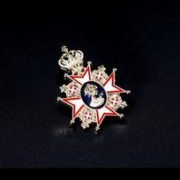 Personality Crown Brooch Shield Men's Suit Lapel Pin Collar Badge British Style Fashion For Men Jewelry mėlyna