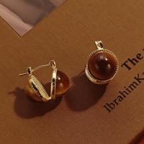 Hong Kong Style Autumn And Winter Tiger'S Eye Stone Maillard Semi-Round Ear Buckle, Light Luxury High-End Caramel Chestnut Niche Temperament Earrings