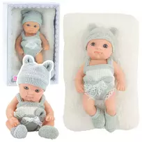 LEAN TOYS Kūdikio lėlė su antklode, balta ir pilka apranga, kepure, 18 cm