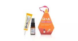 Merry + Bright Gift Set Veido priežiūros priemonių rinkinys su vitaminu C, 1vnt