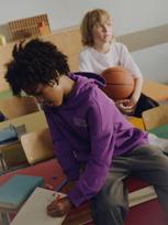 Loose sportinis bliuzonas su gobtuvu berniukams - violetinė